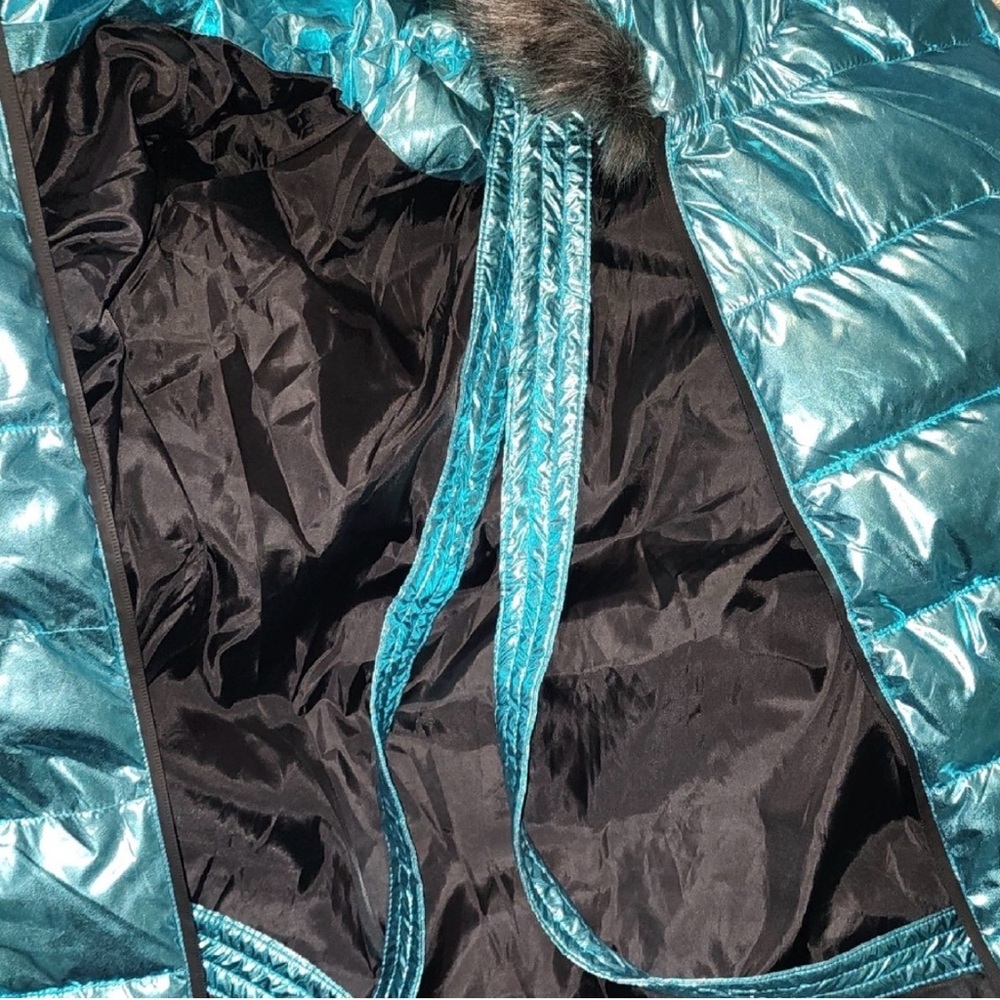 White Mark Metallic Blue Puffer Coat with Faux Fur Trim - Picture 9 of 10